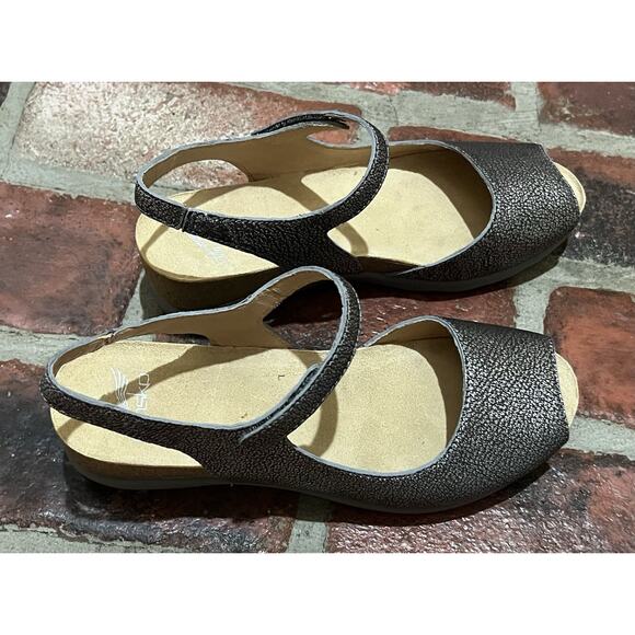 Dansko Marcy Peep Toe Leather Wedge Sandals Pewter Metallic Size 40 (9.5-10) - Picture 3 of 10
